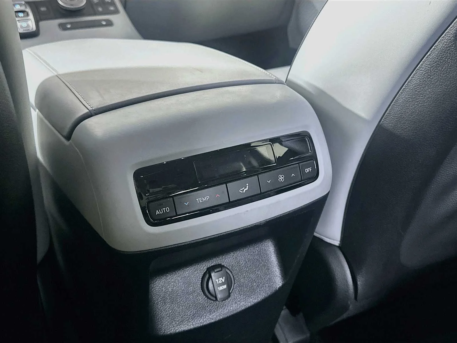 Used 2025 Abyss Black Pearl Hyundai SEL image 24