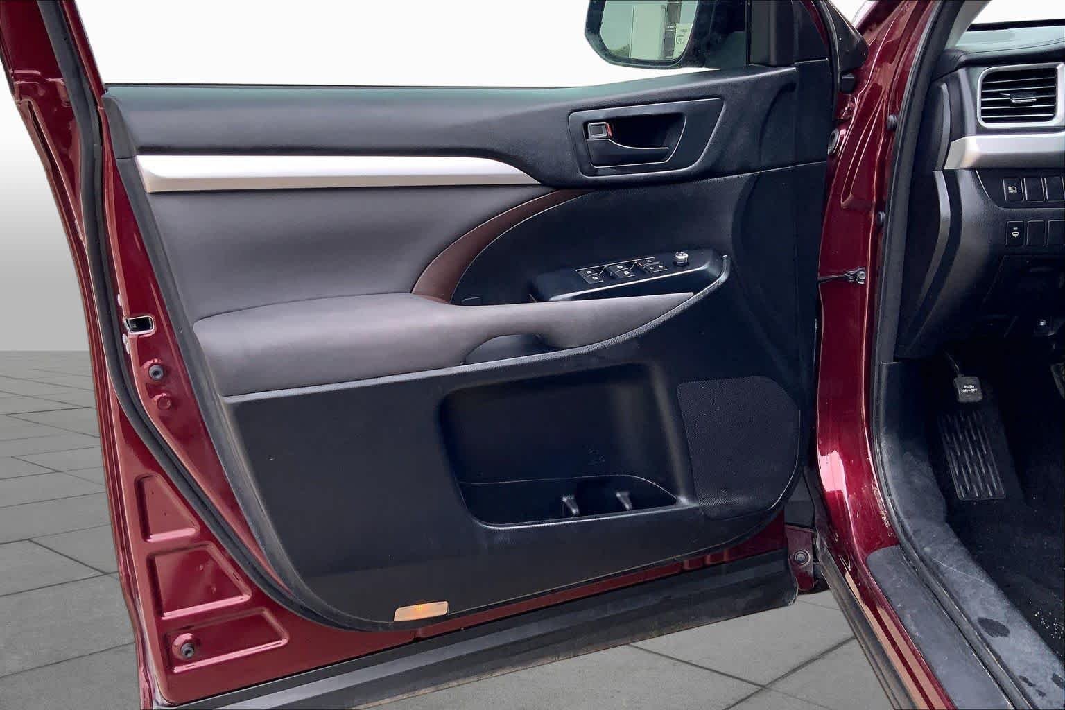 Used 2018 Ooh La La Rouge Mica Toyota LE image 21