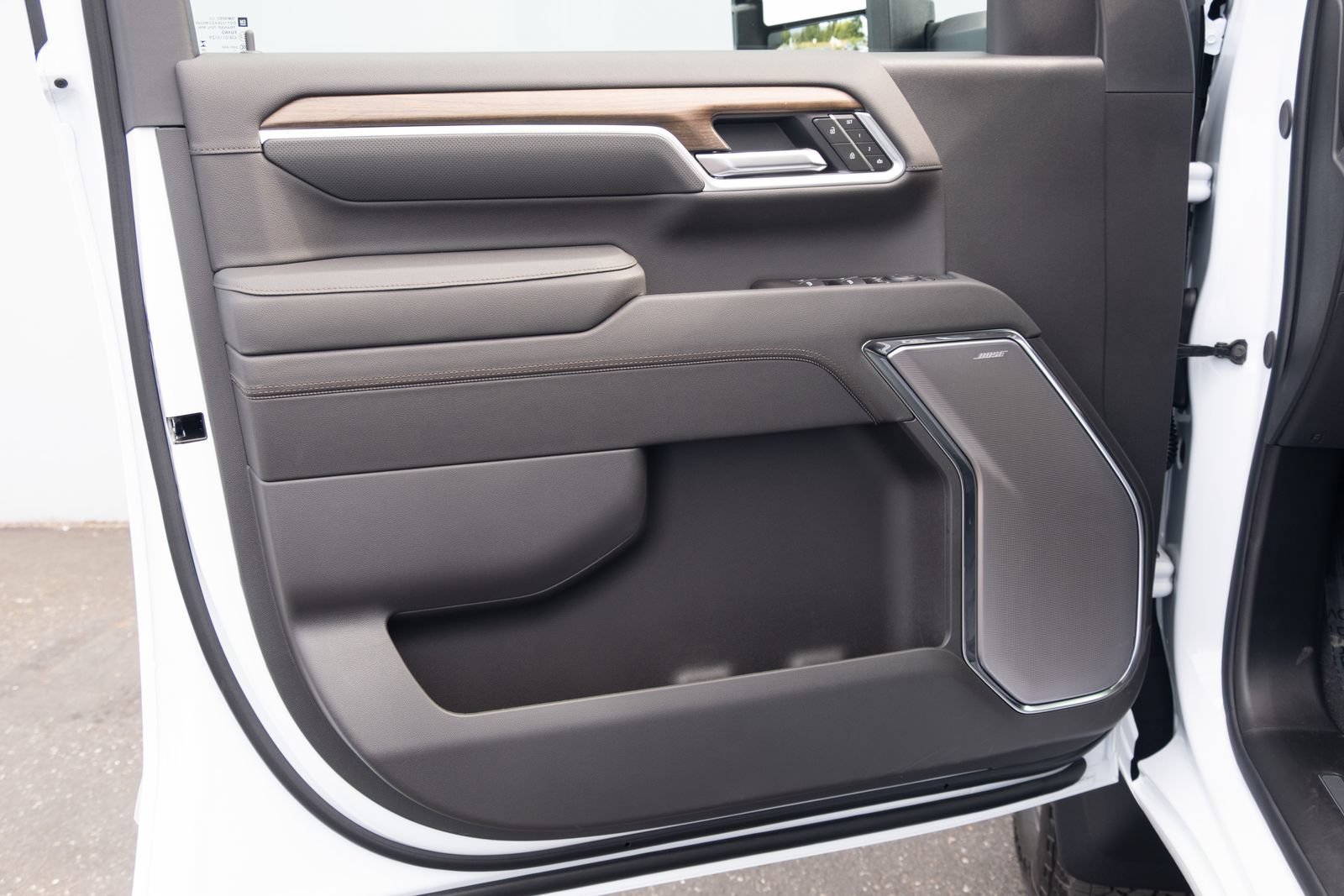 New 2026 Polar White Tricoat Chevrolet High Country image 15