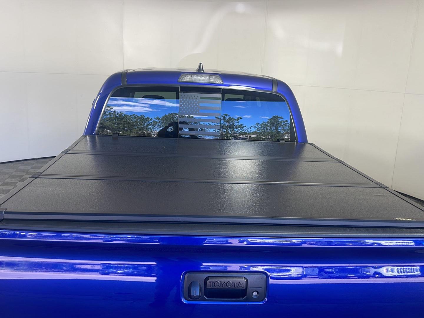 Used 2023 Blue Crush Metallic Toyota SR5 image 7
