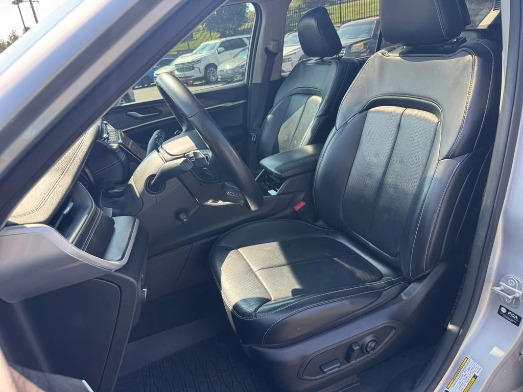 Used 2021 Silver Zynith Jeep Limited image 17