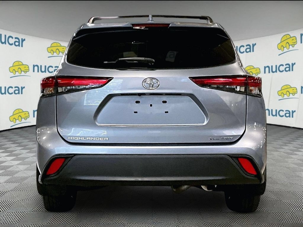 Used 2020 Moon Dust Toyota XLE image 5