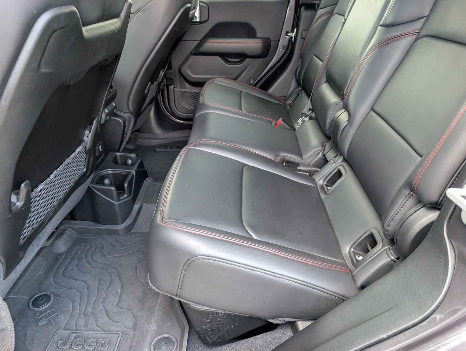 Used 2024 Crystal Metallic Jeep Rubicon image 30