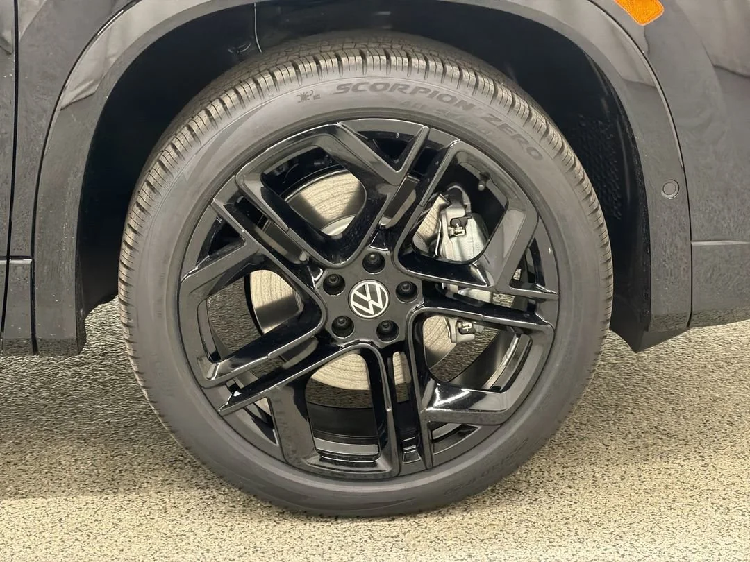 New 2026 Deep Black Pearl Volkswagen SE R-Line Black image 10
