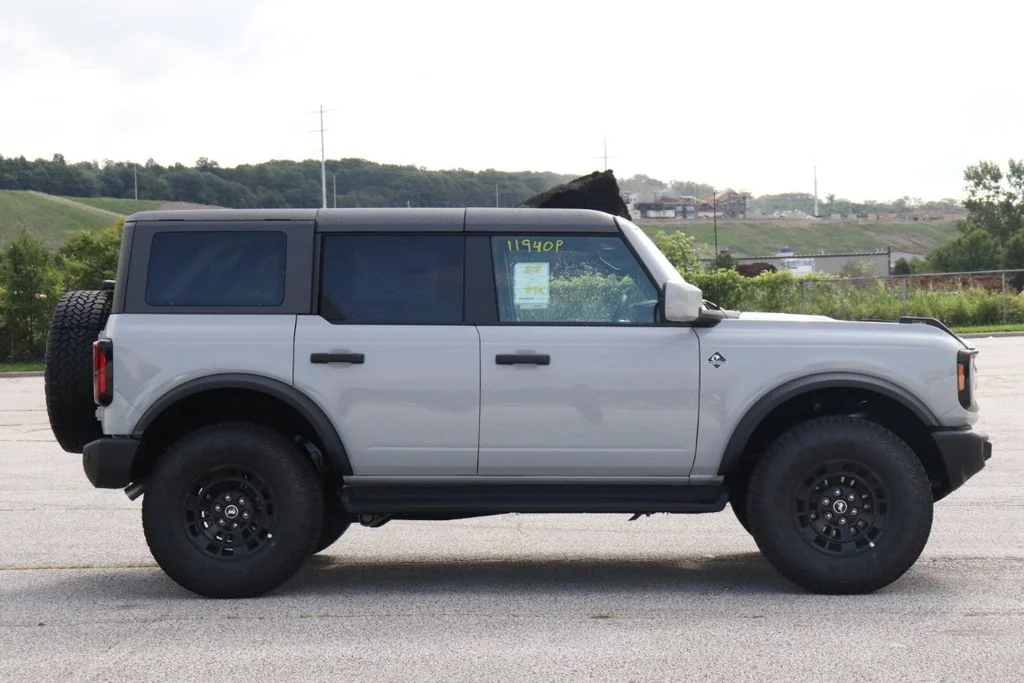 New 2026 Avalanche Gray Ford Outer Banks® image 10