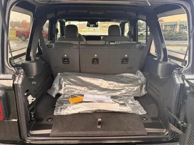2026 Jeep Wrangler 4-Door Willys - Photo 10