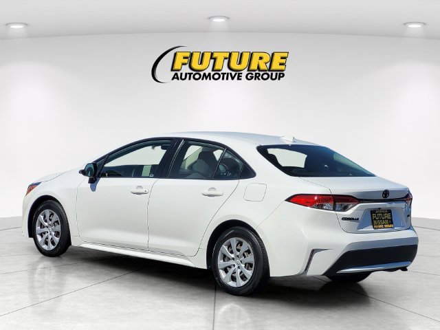 Used 2022 White Toyota LE image 7