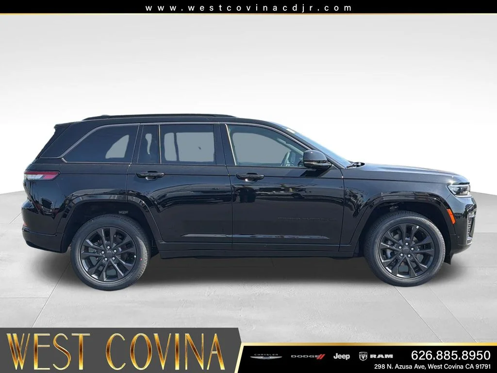 New 2026 Diamond Black Crystal Pearl-Coat Exterior Paint Jeep Limited Reserve image 6