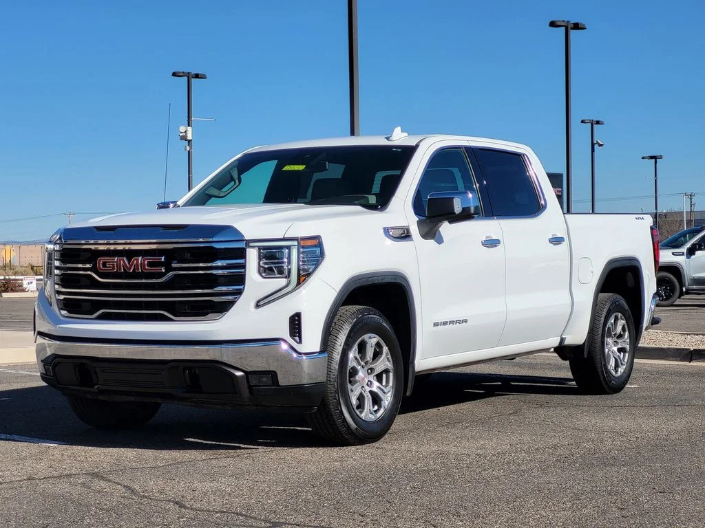 Used 2025 Summit White GMC SLT image 4