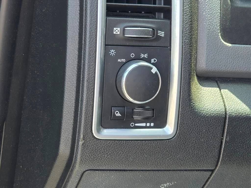 Used 2019 Silver Ram SLT image 8