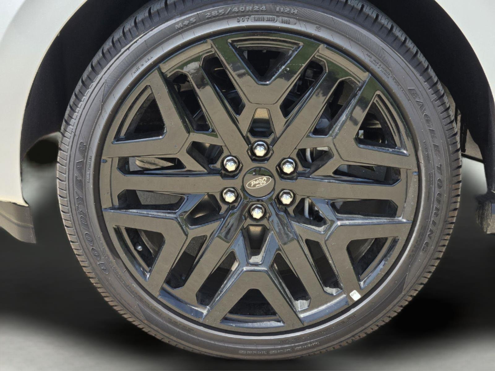 New 2026 Star White Metallic Tri-Coat Ford Platinum® image 7