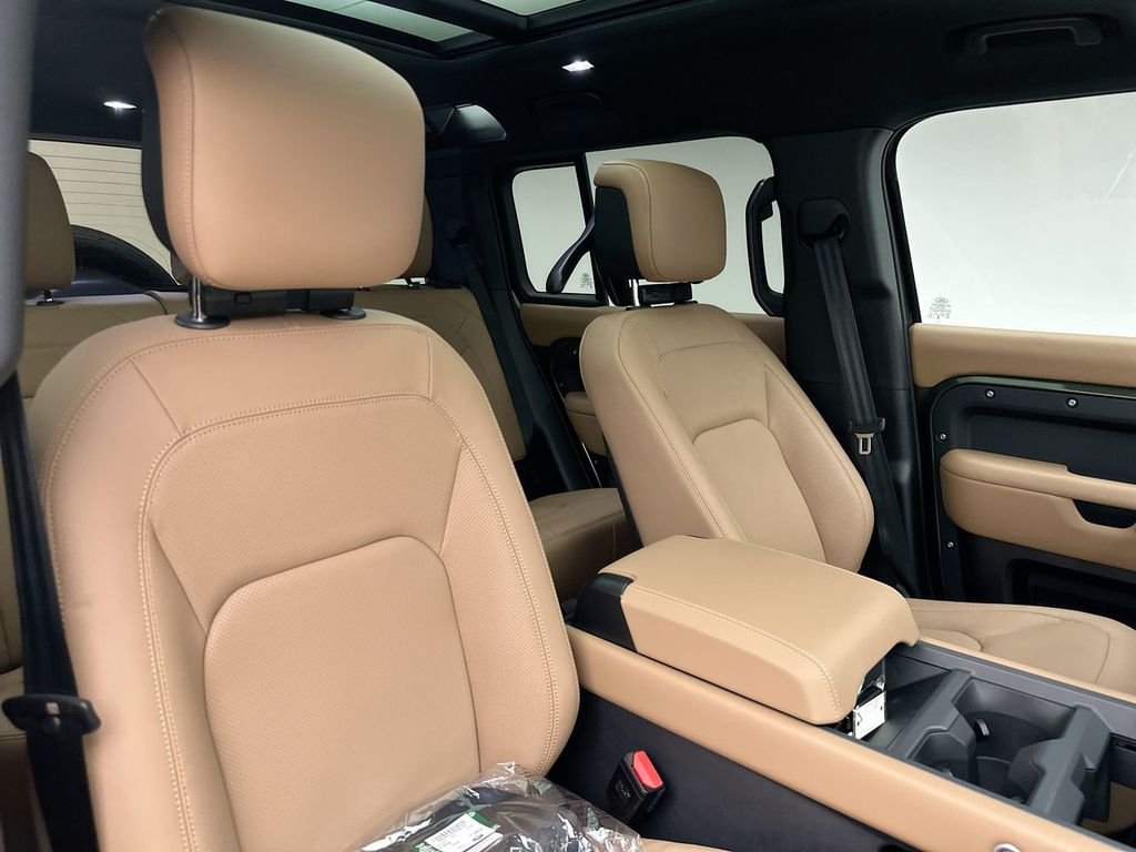 New 2026 Woolstone Green Land Rover S image 6