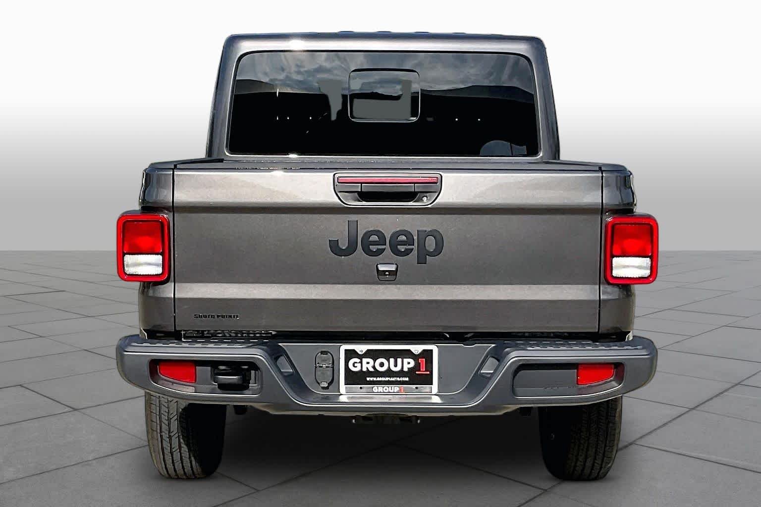 New 2026 Granite Crystal Metallic Clear-Coat Exterior Paint Jeep Sport S image 4