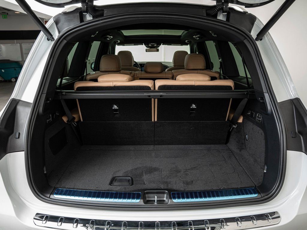 New 2026 MANUFAKTUR Moonlight White Metallic Mercedes-Benz GLS 580 image 40