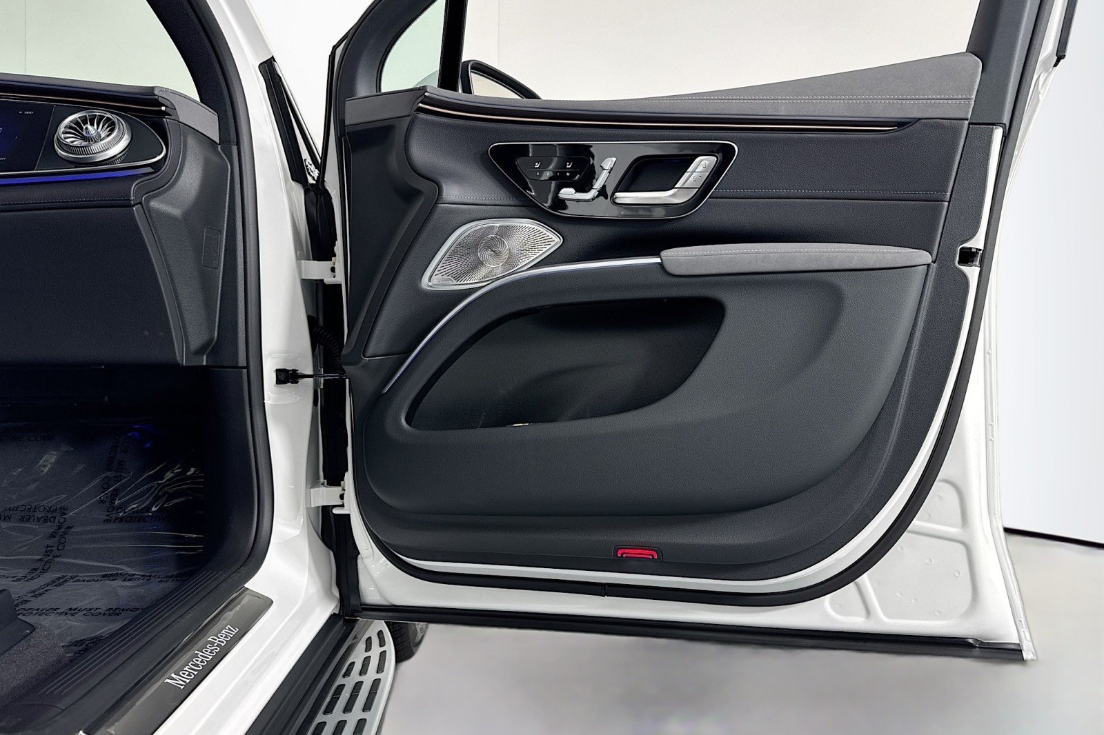 New 2026 Polar White Mercedes-Benz EQS 400 4MATIC® SUV image 23