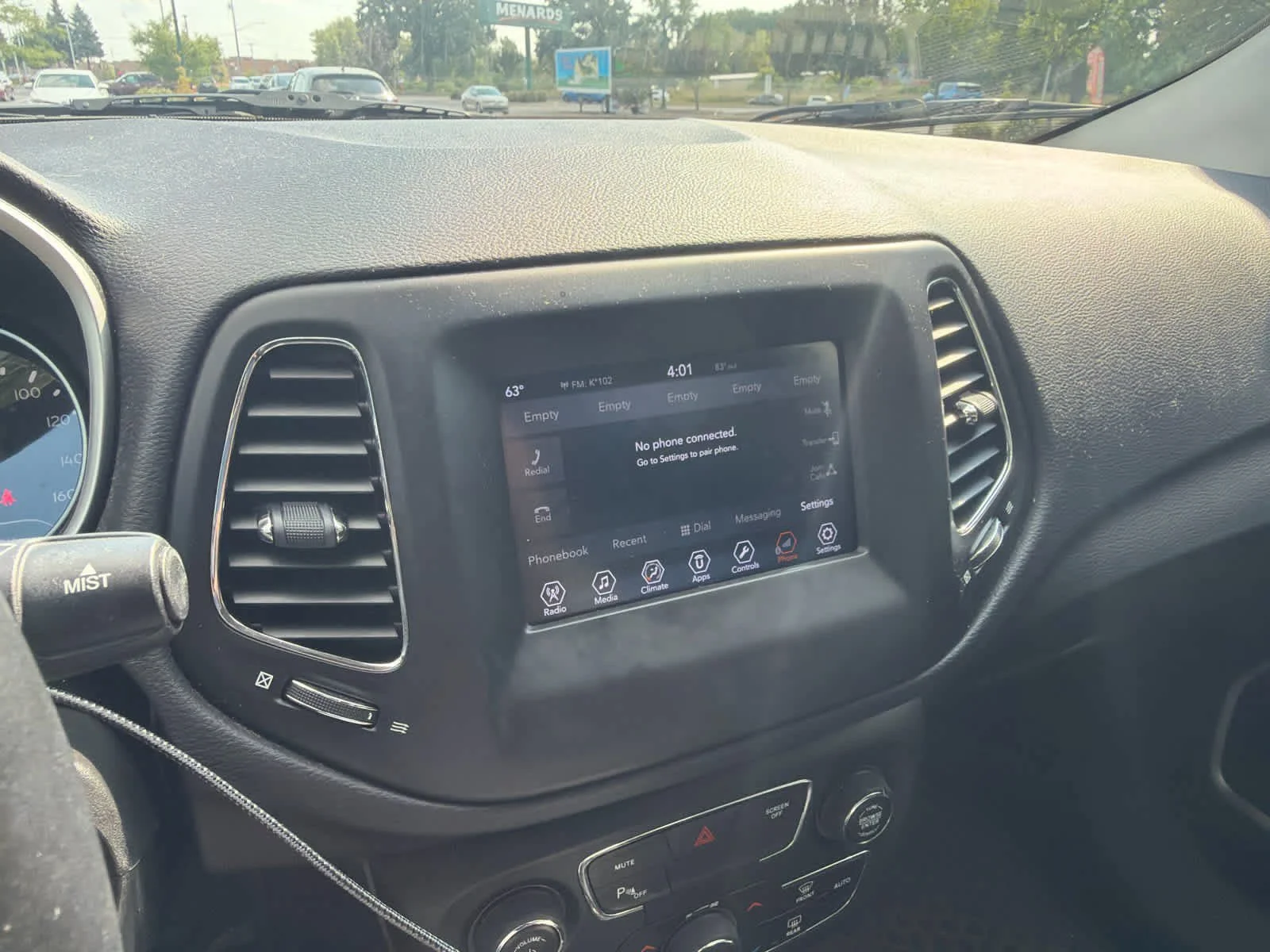Used 2018 White Clearcoat Jeep Latitude image 9