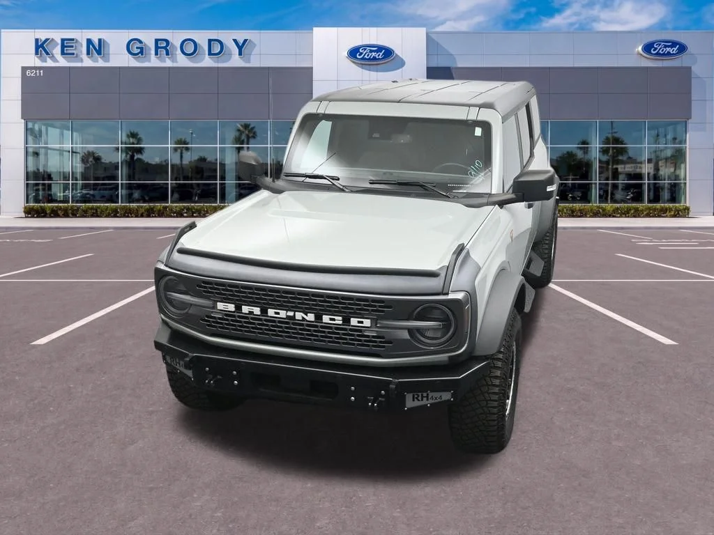Used 2023 Gray Ford Badlands image 10