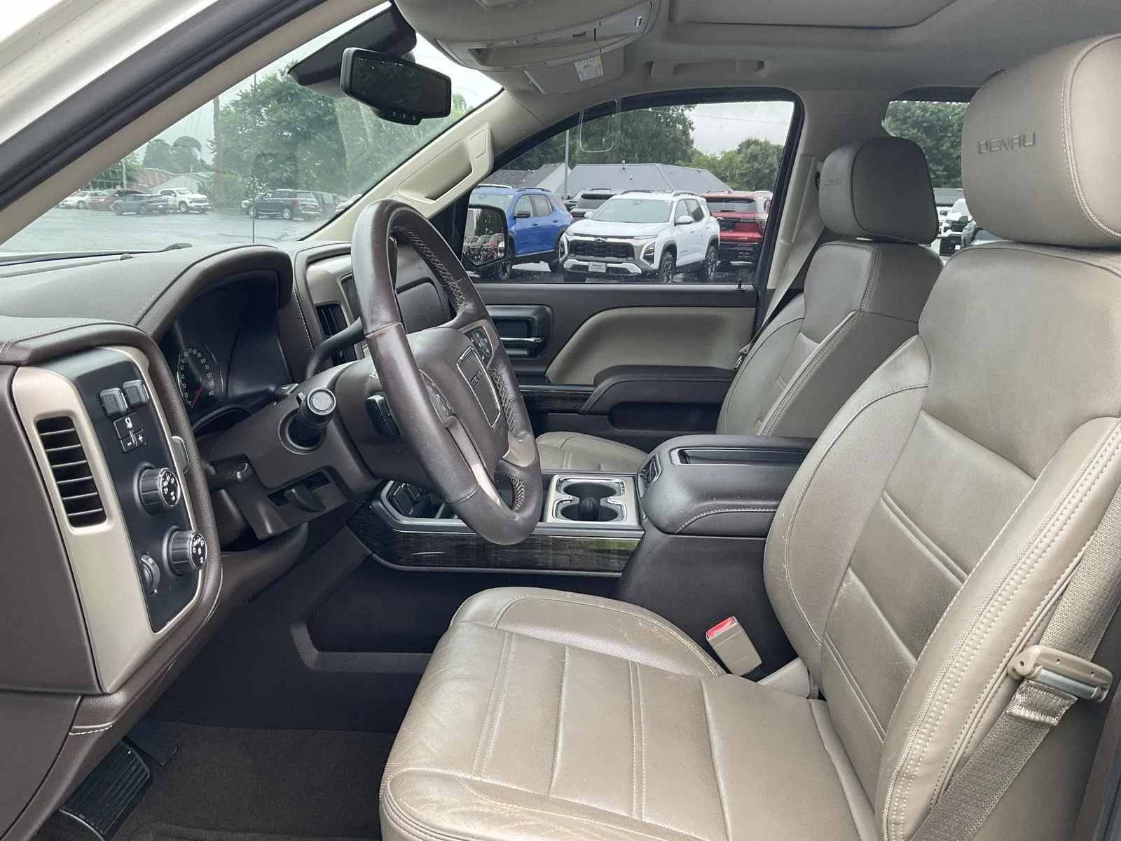 Used 2015 White Diamond Tricoat GMC Denali image 9