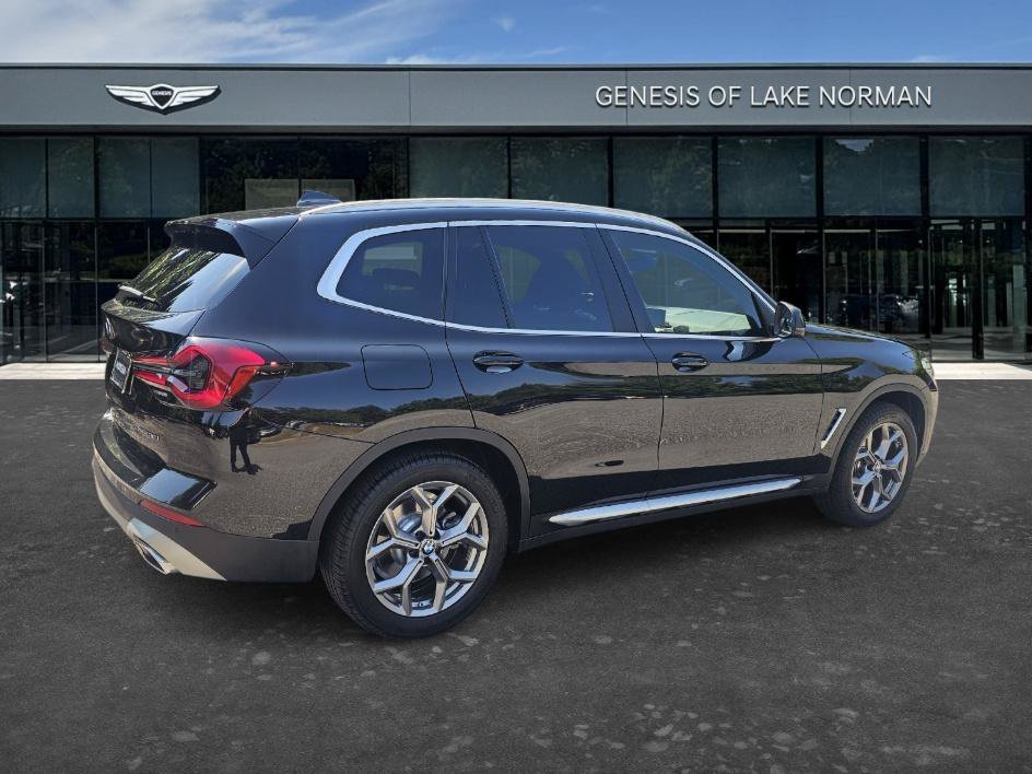 Used 2022 Black Sapphire Metallic BMW xDrive30i image 5