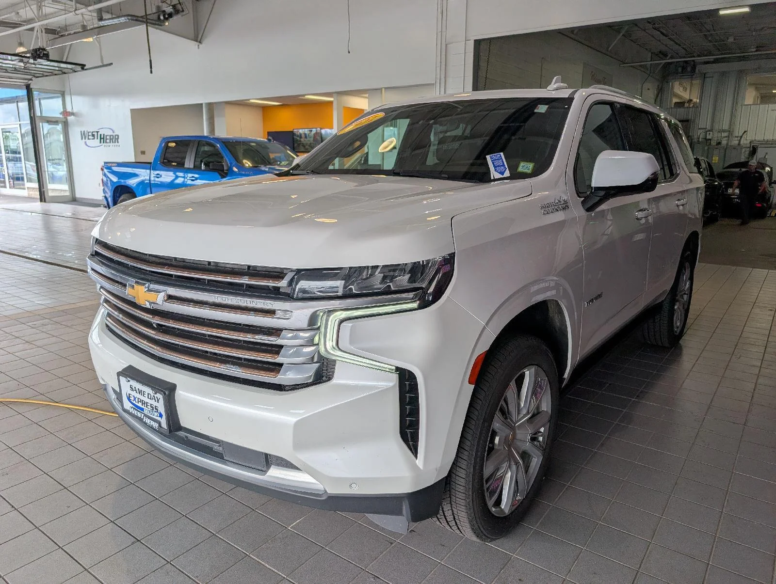Used 2022 Pearl Chevrolet High Country image 4