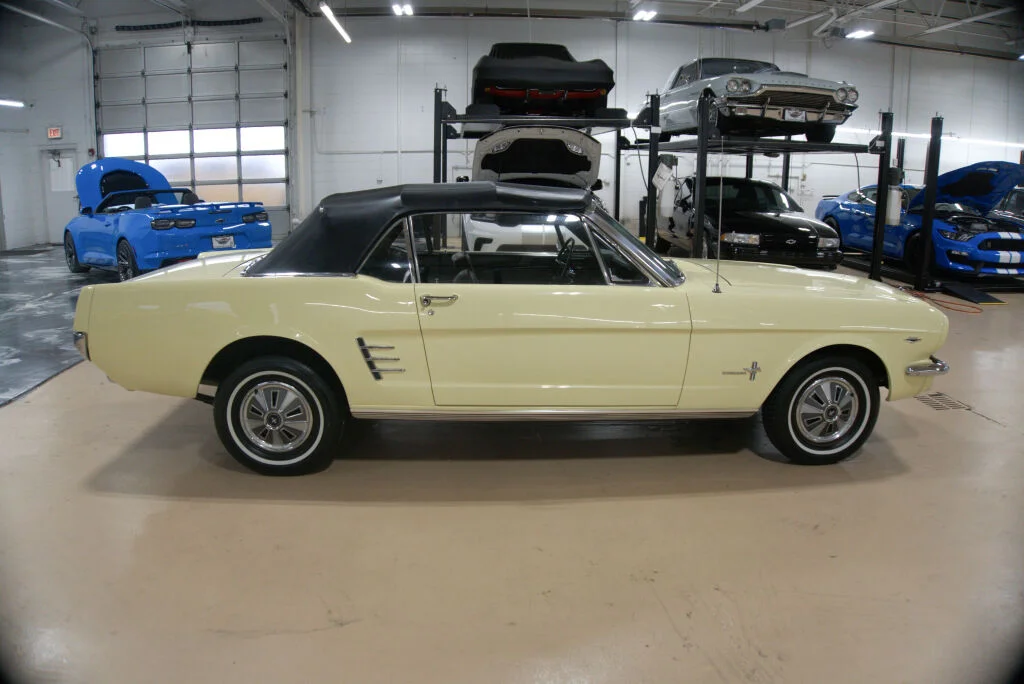 Used 1966 Yellow Ford  image 6