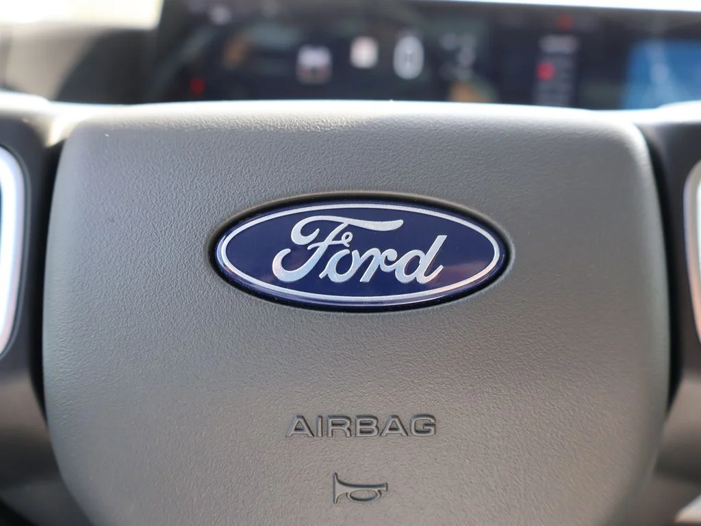 Certified Used 2025 Oxford White Ford Active image 29