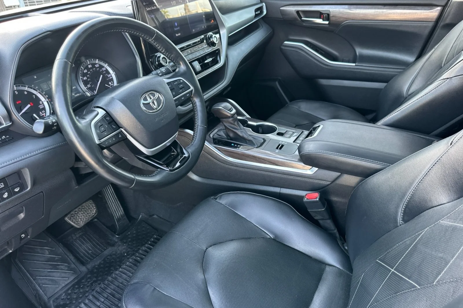 Certified Used 2022 Moon Dust Toyota Platinum image 9