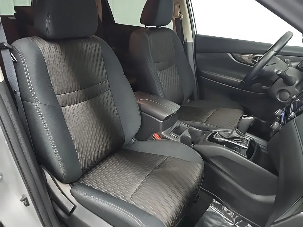 Used 2018 Silver Nissan SV image 15