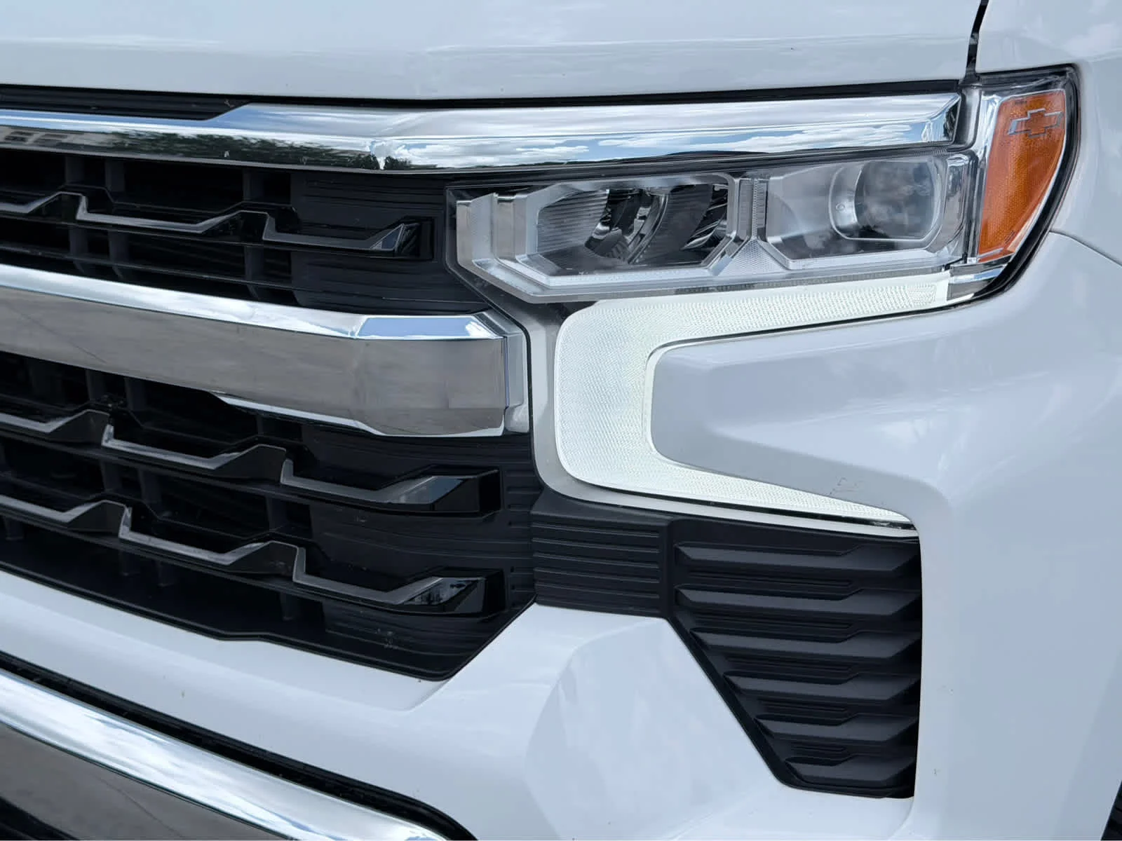 Used 2025 Summit White Chevrolet LT image 10