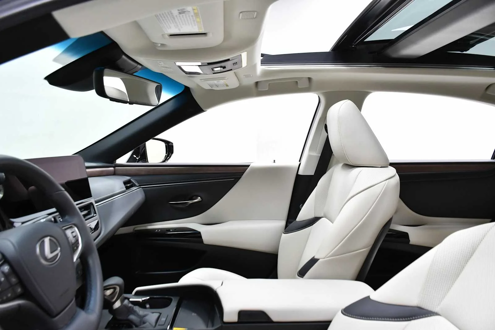Used 2025 Iridium Lexus  image 13