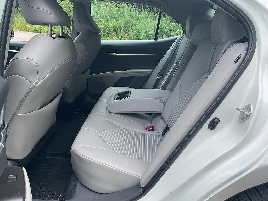 Used 2023 Ice Cap Toyota SE image 9