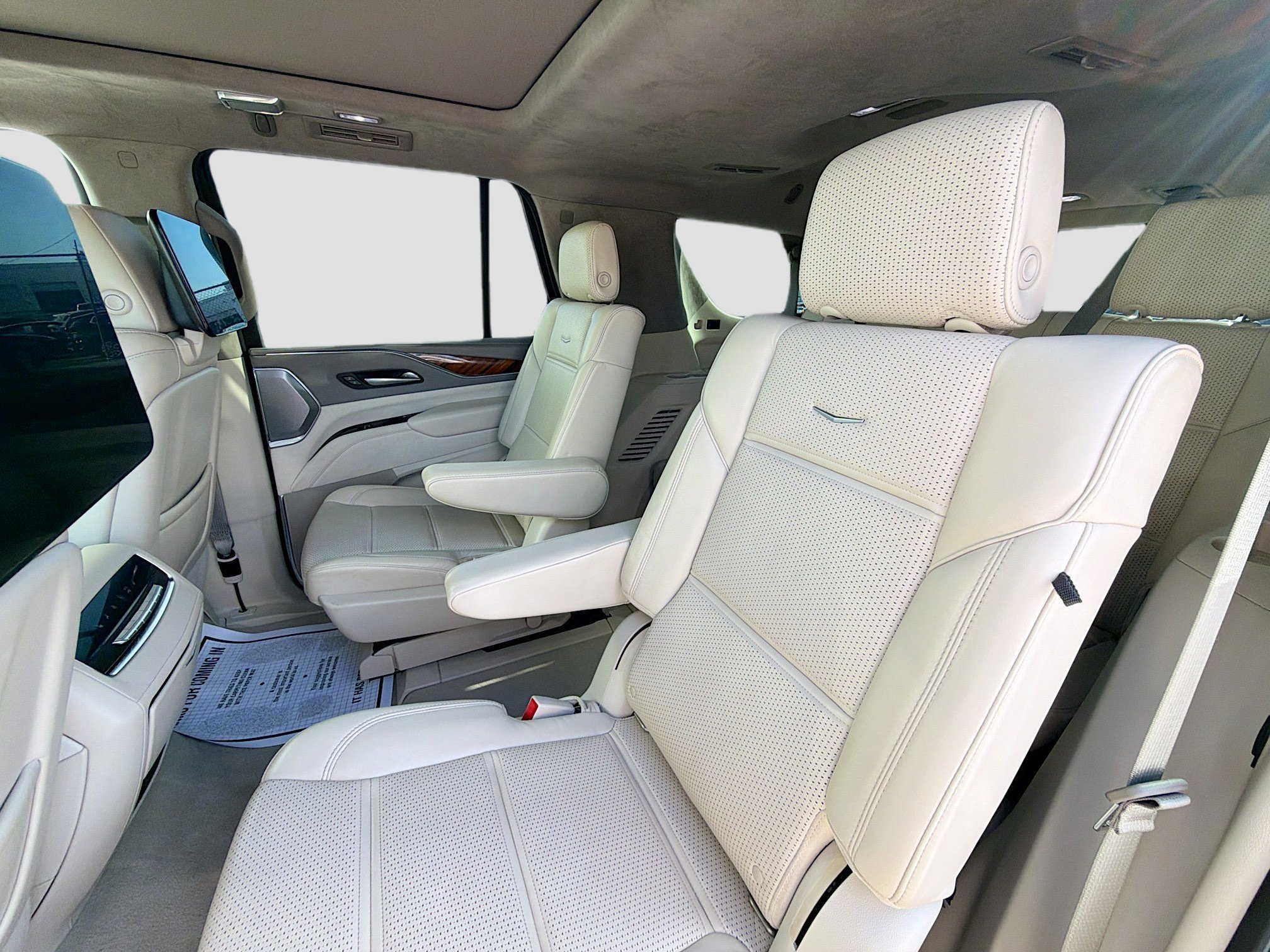 Used 2022 Black Raven Cadillac Sport Platinum image 23