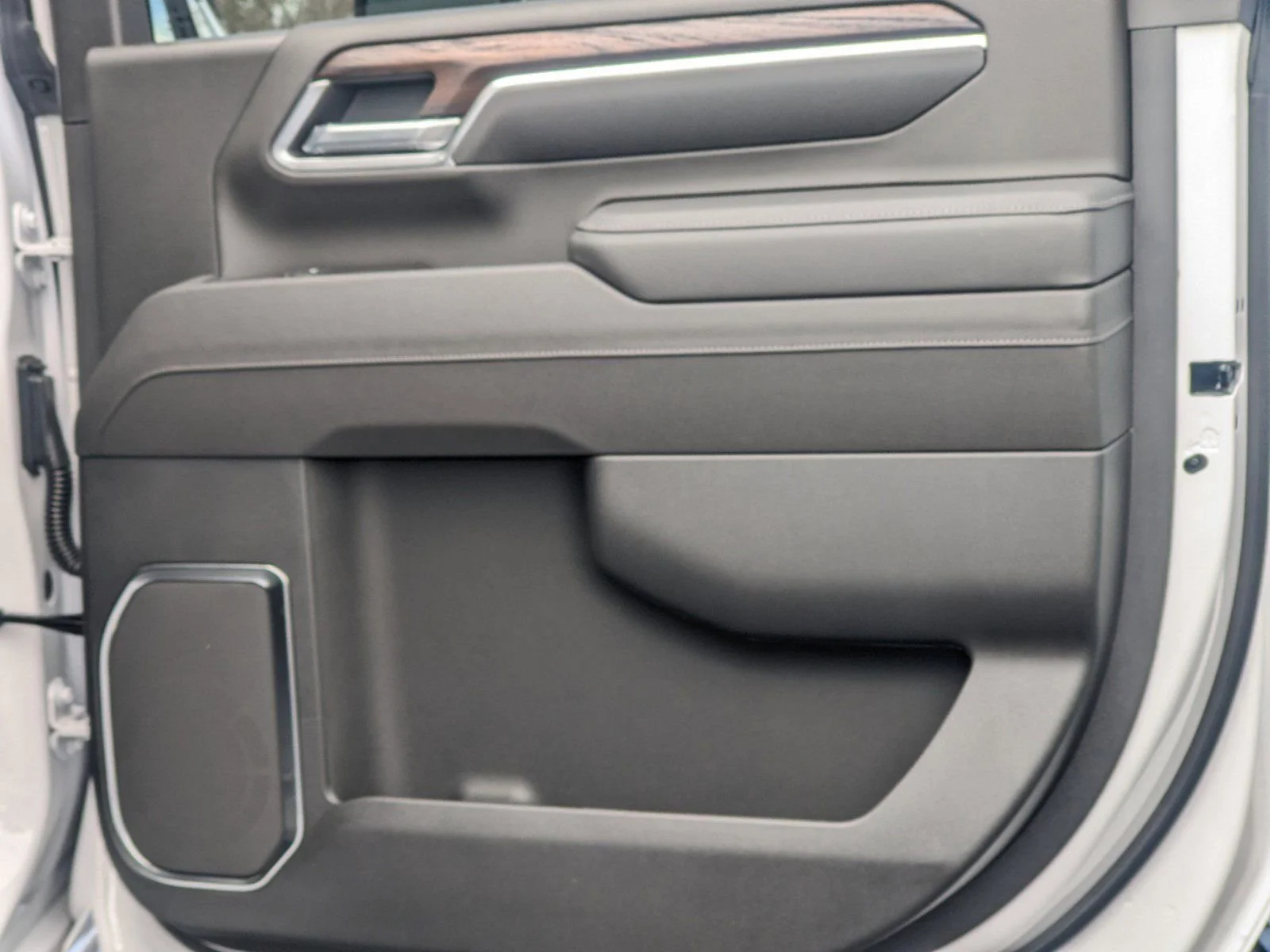 New 2025 White Frost Tricoat GMC SLT image 16