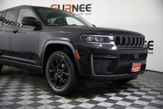 New 2026 Diamond Black Crystal Pearl-Coat Exterior Paint Jeep Altitude image 26