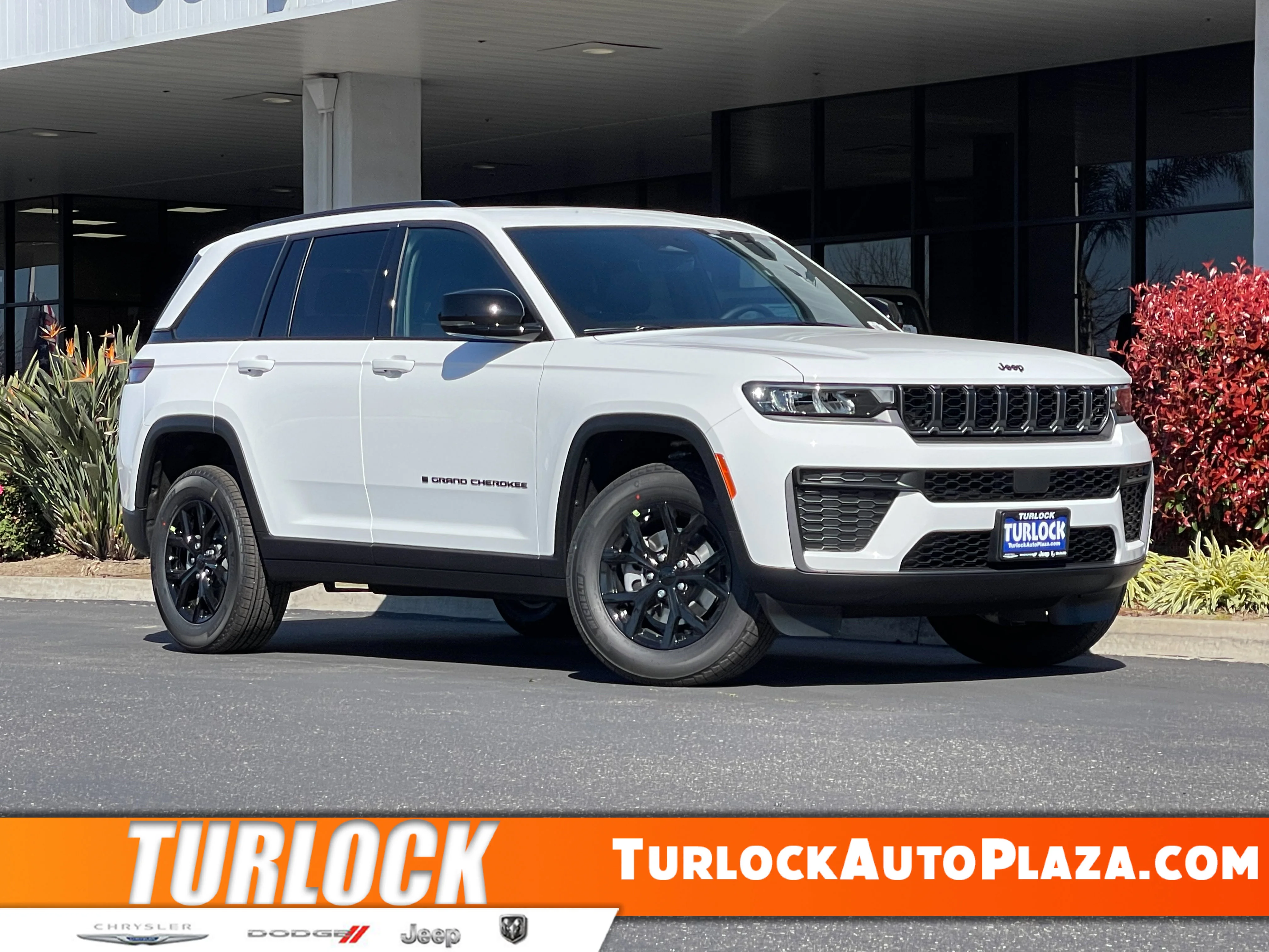 Bright White Clear-Coat Exterior Paint 2026 Jeep Grand Cherokee Altitude 4WD SUV / Crossover Four-Wheel Drive 8-Speed Automatic