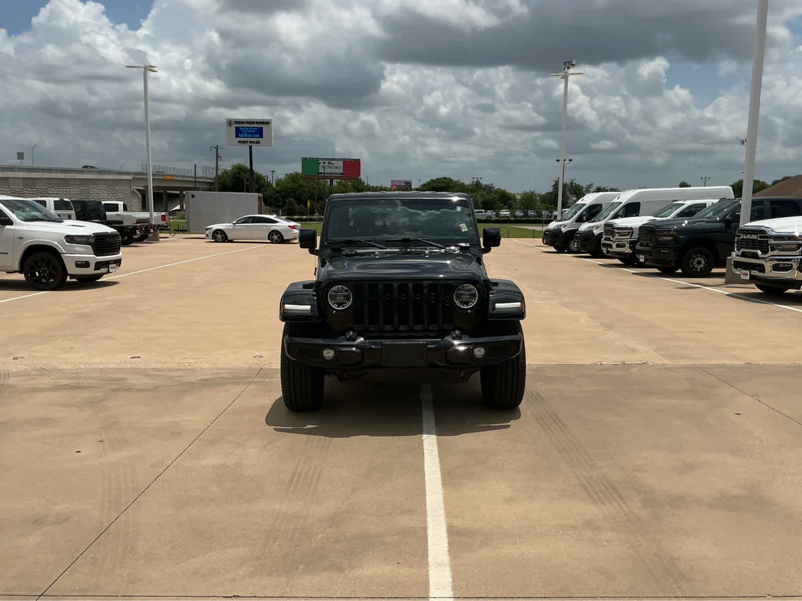 Used 2022 Black Clearcoat Jeep High Altitude image 3