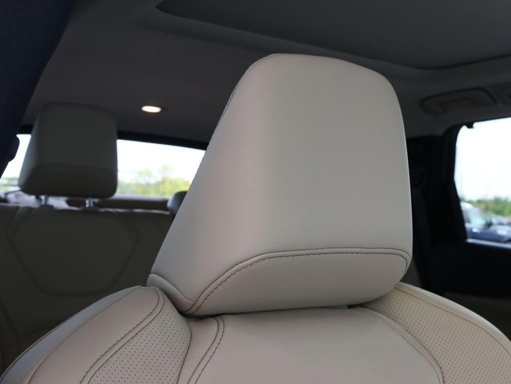Certified Used 2023 White INFINITI LUXE image 51