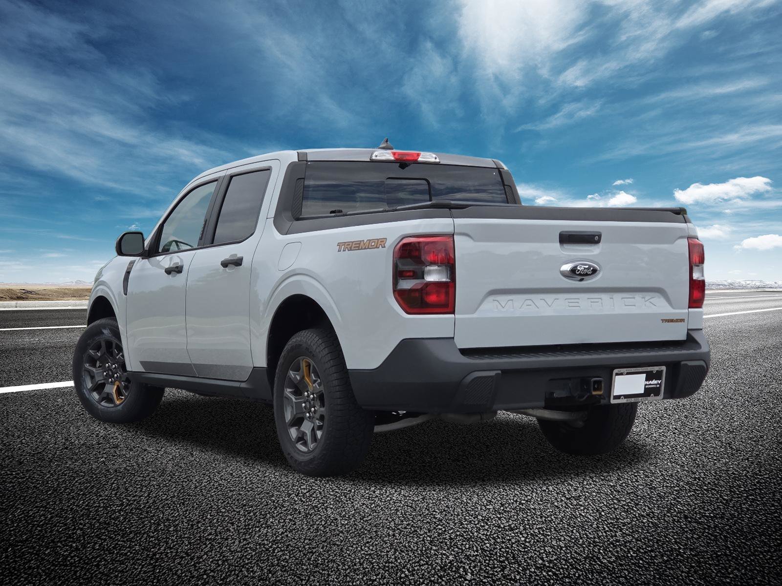 Used 2023 Avalanche Gray Ford XLT Advanced AWD SuperCrew image 15