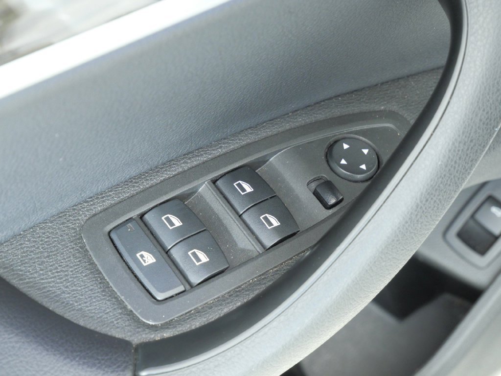Used 2018 Mineral White Metallic BMW xDrive28i image 36