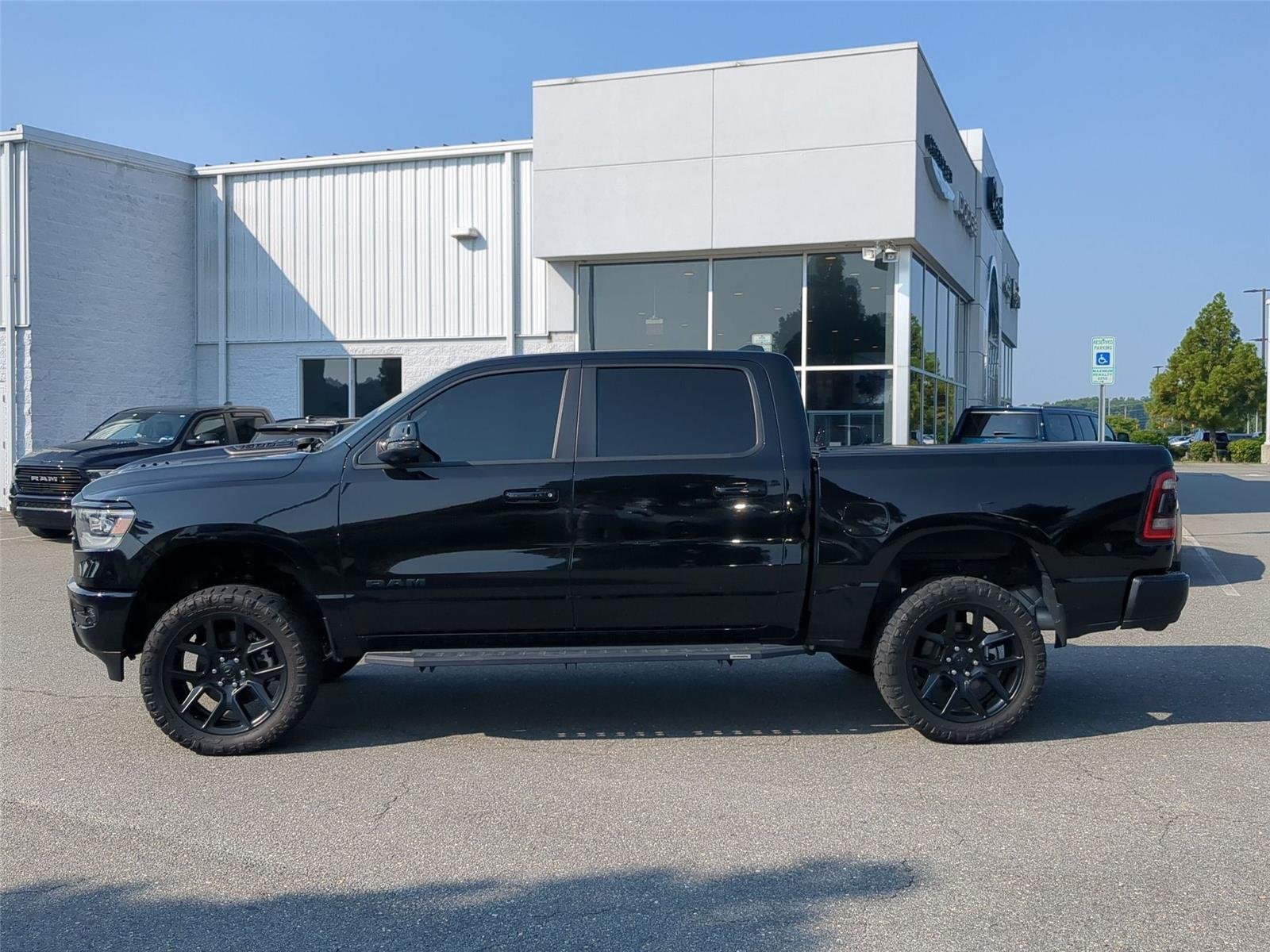 Used 2024  RAM TRUCK LARAM image 2