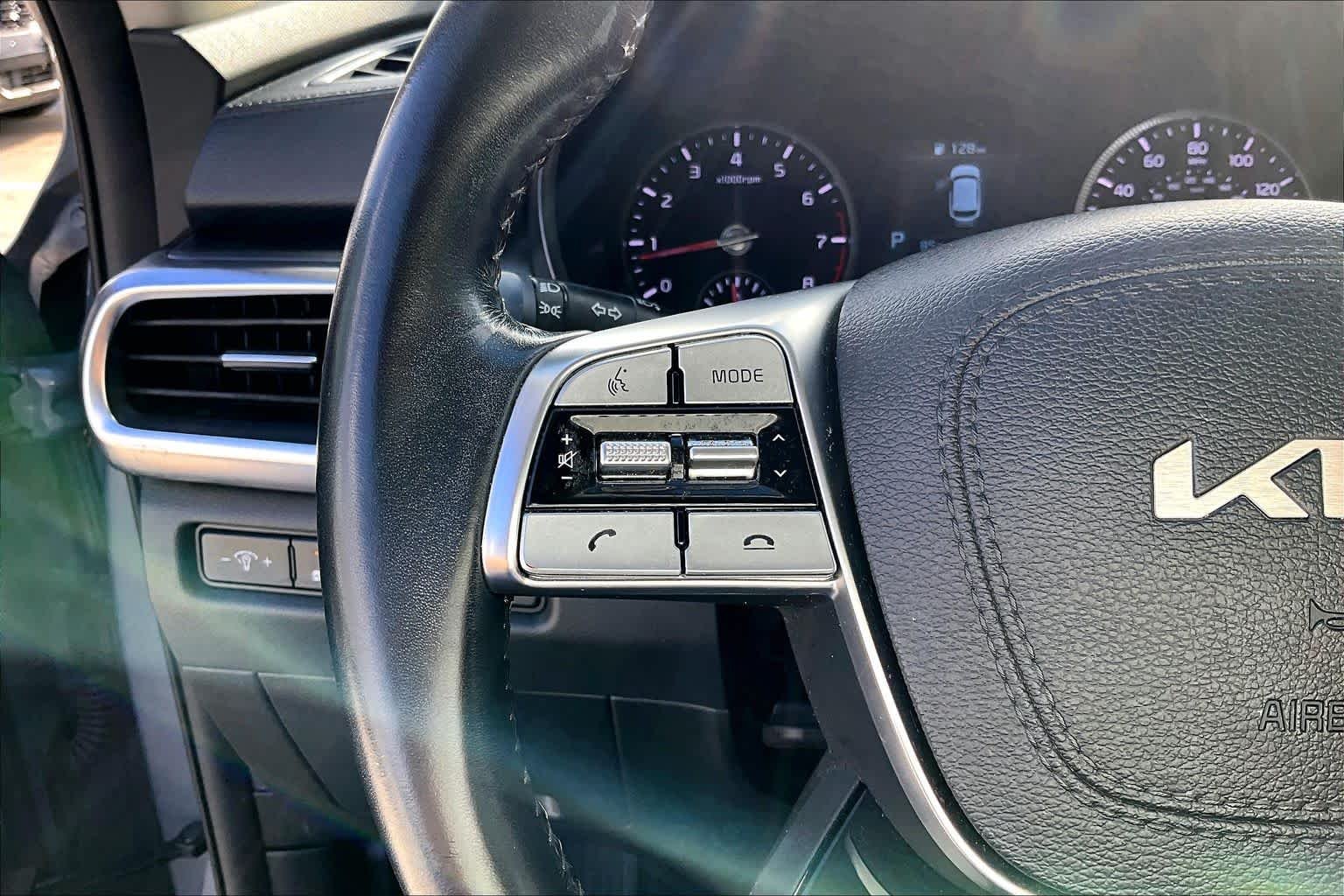 Used 2022 Everlasting Silver Kia LX image 22