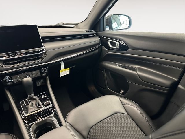 New 2026 Bright White Clear-Coat Exterior Paint Jeep Latitude image 11