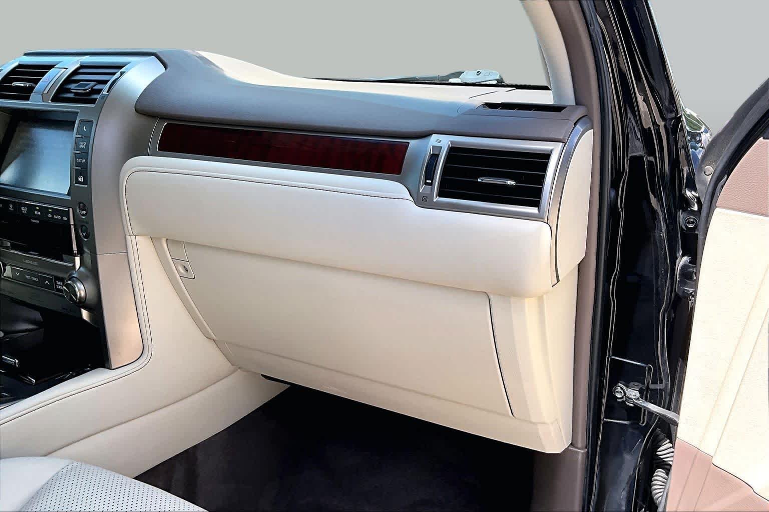 Used 2017 Black Onyx Lexus Luxury image 18