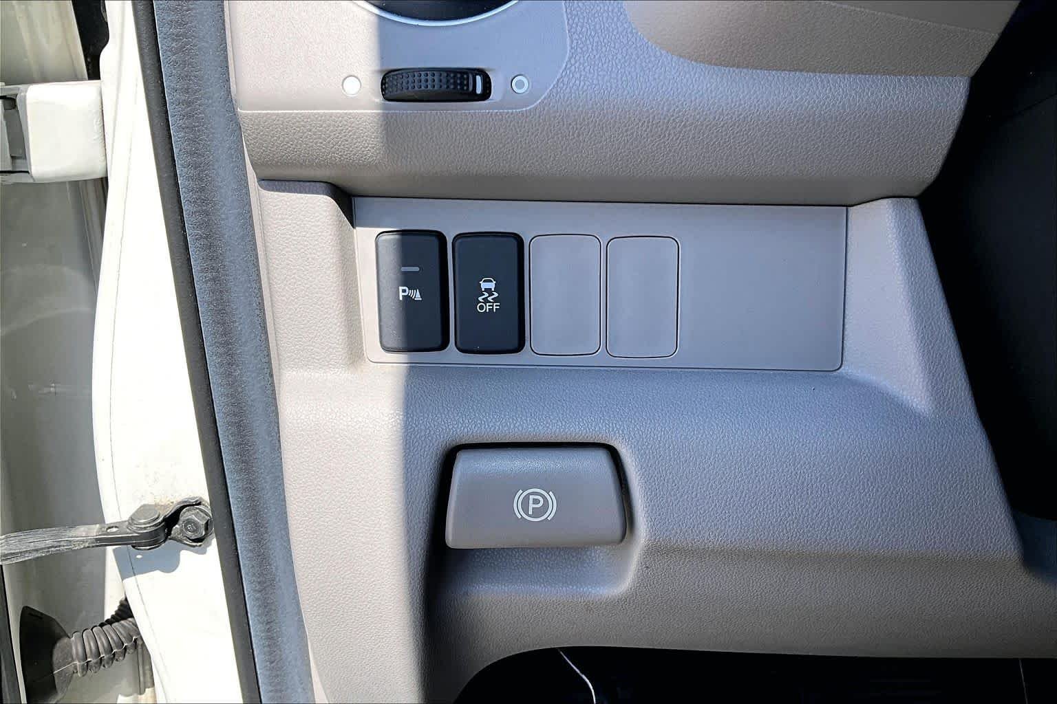 Used 2012 White Diamond Pearl Honda Touring image 33