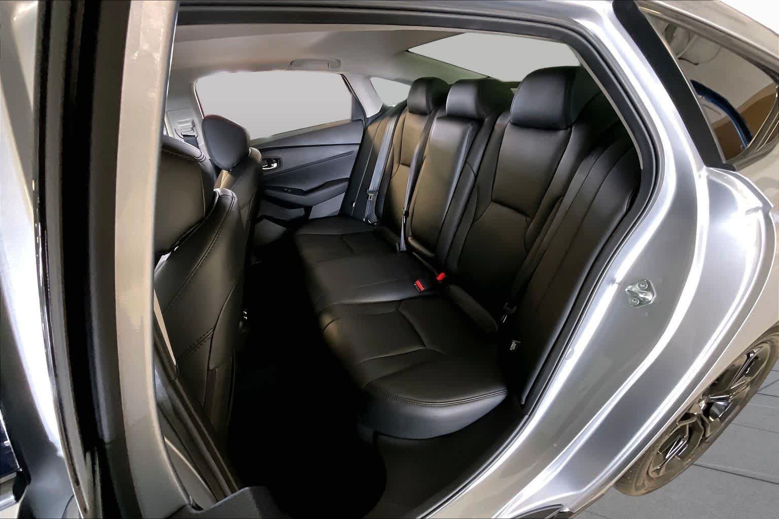 Used 2025 Solar Silver Metallic Honda SE image 19