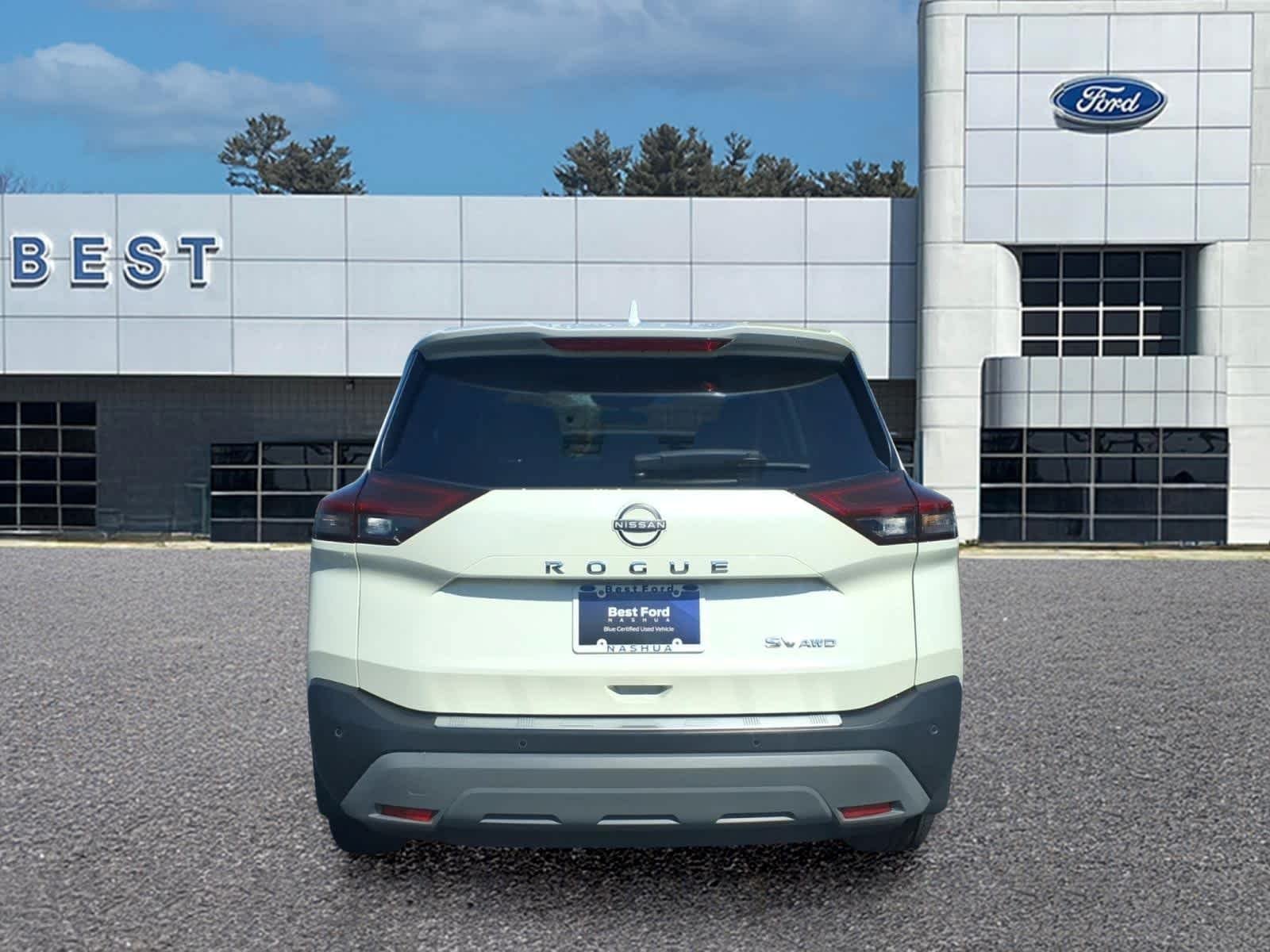 Used 2023 Pearl White Tricoat Nissan SV image 5