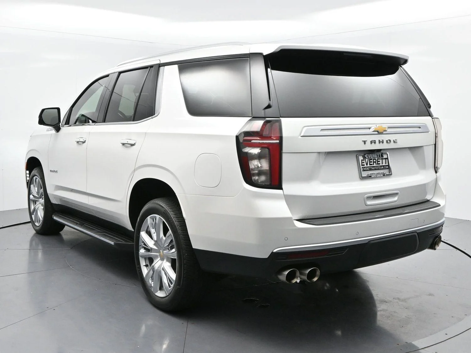 Used 2024 Iridescent Pearl Tricoat Chevrolet High Country image 5