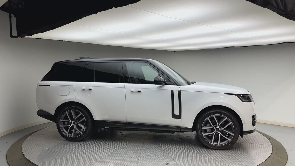 New 2026 Fuji White Land Rover SE image 9