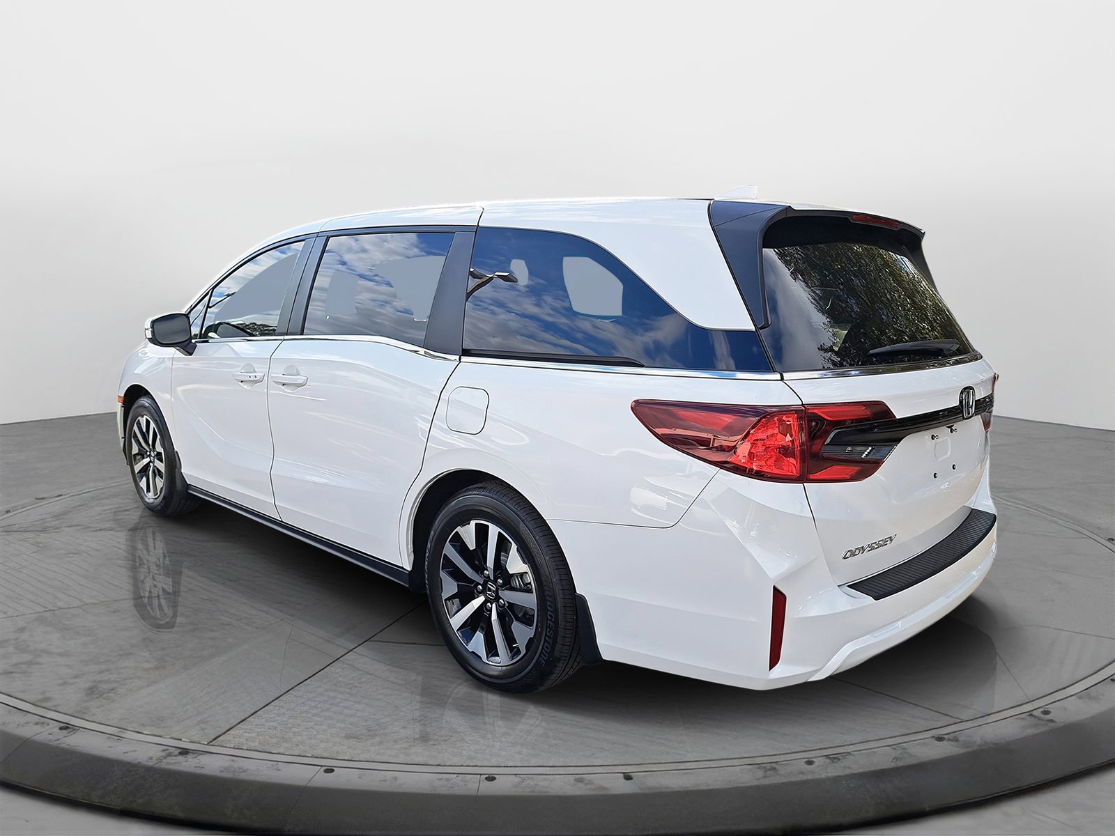 New 2026 Platinum White Pearl Honda EX-L image 4