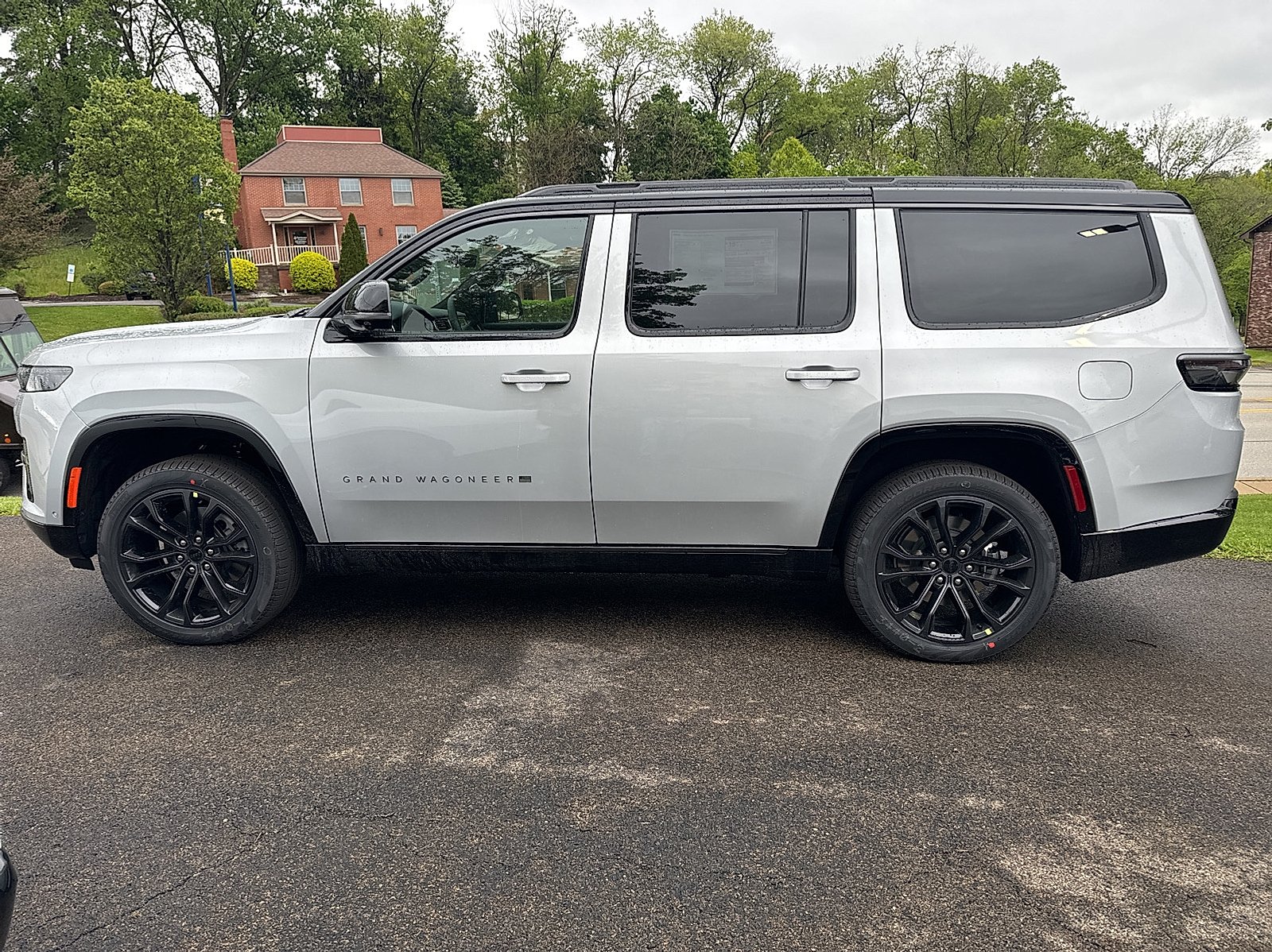 New 2026 Silver-Zynith Exterior Paint Jeep Summit Reserve 4x4 image 7